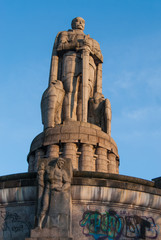 Fototapeta na wymiar Earl Bismark statue in Hamburg