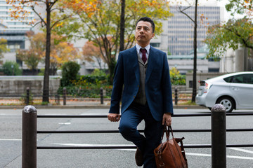 街に佇むビジネスマン