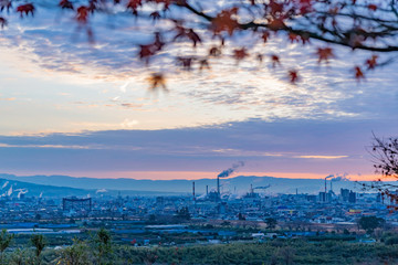静岡県富士市　日の出の製紙工場の景色