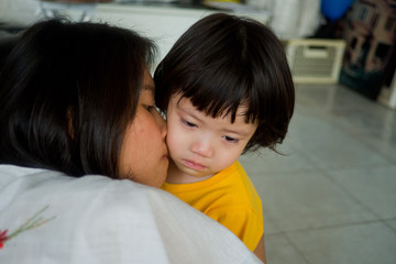 Obraz premium children crying, little girl cry, feeling sad, young girl unhappy