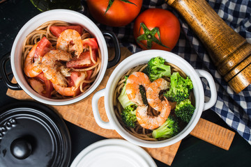 Broccoli, tomato, shrimp and spaghetti