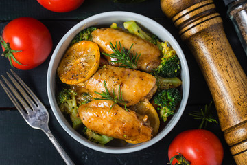 Grilled chicken wings with vegetables and herbs