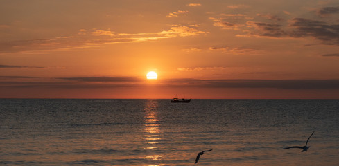 Fischerboot in der Abenddämmerung
