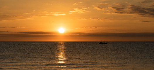 Fischerboot in der Abenddämmerung
