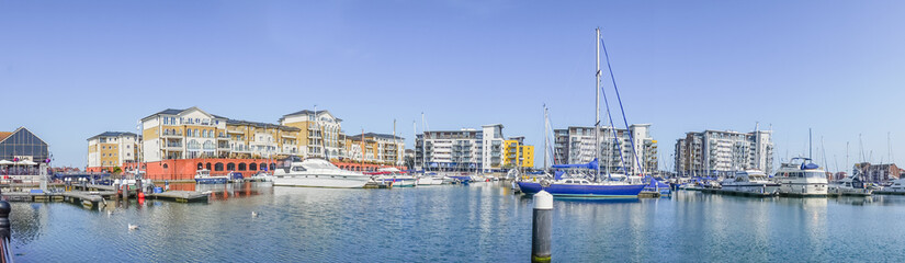 Fototapeta na wymiar the waterfront at sovereign harbor marina in eastbourne, uk