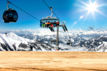 Obraz premium Winter table background and mountains landscape 