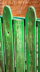 Fototapeta premium TEXTURA DE MADERA DE VALLA VERDE EN LA PLAYA