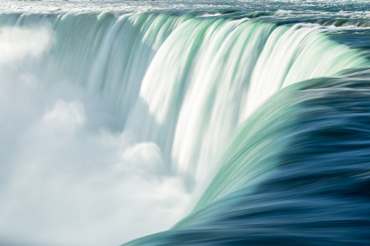Chutes du Niagara en gros plan à Niagara Falls - Ontario Canada