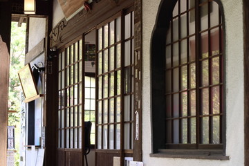 寺院の窓
