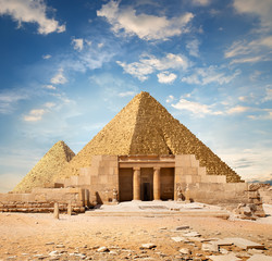 Ruins near the pyramids - obrazy, fototapety, plakaty