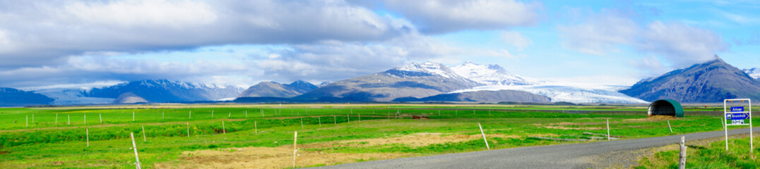 Fototapeta na wymiar Countryside and glacier view in Iceland