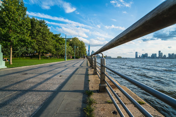 Fototapeta na wymiar View looking south at Hudson River Park in New York City