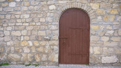 Fototapeta na wymiar Retro vintage stone brick wall and old wooden door background