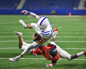 Great action photos of high school football players making amazing plays during a football game