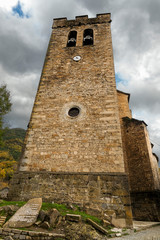 Torre de la iglesia con reloj y campanas en Broto. Huesca. Aragon. España. Europa