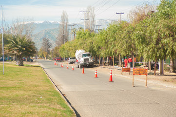 Via con conos de seguridad 