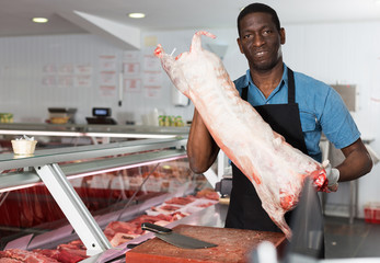 Seller preparing meat of lamb