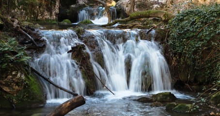 Fototapeta na wymiar cascade du ruisseau d'Aiguebrun