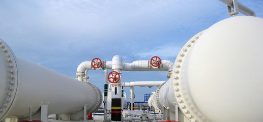 Heat exchangers in a refinery
