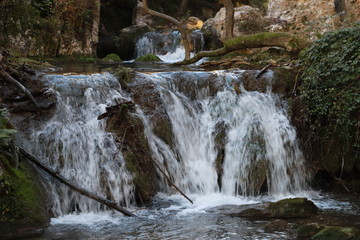 Fototapeta na wymiar cascade du ruisseau d'Aiguebrun