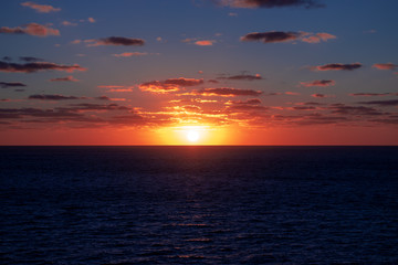 Fototapeta na wymiar Caribbean sunset over sea