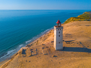 Luftbild vom W&uuml;stenturm an der blauen Ozeank&uuml;ste