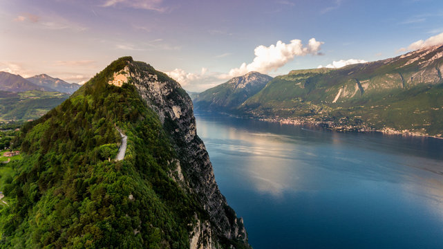 Italien: Gardasee am Abend nach Sonnenuntergang