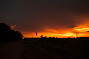 Atardecer Anaranjado Con Nubes