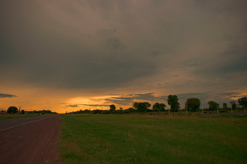 Fototapeta premium Atardecer con Nubes
