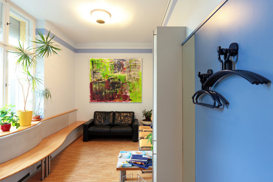 Wartezimmer mit Gardrobe
