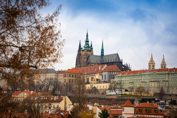 Obraz premium Prague Castle above the River Vltava in the winter Day, Czech Republic