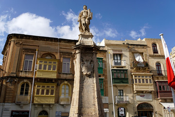 Obraz premium Denkmal mit der Göttin Minerva auf dem Sieges-Platz
