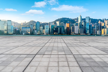 Obraz premium Empty marble floors and city views under the blue sky
