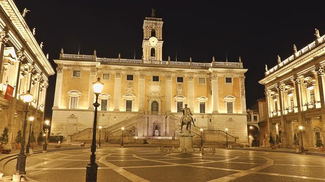 Campidoglio (statue de Marc-Aur&egrave;le) Rome. Time lapse