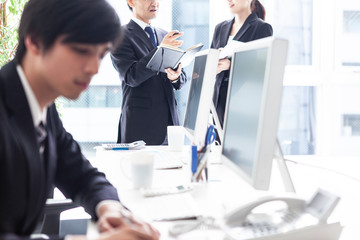 電話で話を聞きながらメモを取るだ