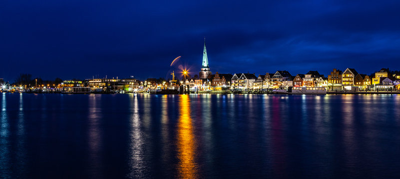 Travem&uuml;nde bei Nacht