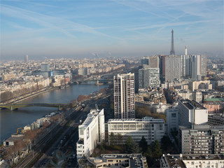 Obraz premium vue de paris et de la Tour Eiffel depuis un ballon