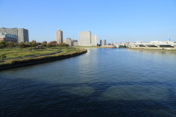 南千住をカーブしながら流れる隅田川