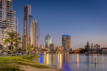 Naklejka premium Gold Coast skyline at night