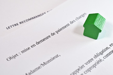 dette surendettement charge demeure rappel maison