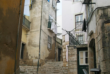 Naarow streets of Lisobon