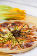 pizza ai fiori di zucca