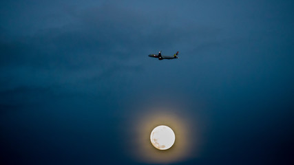 Volando sobre la luna