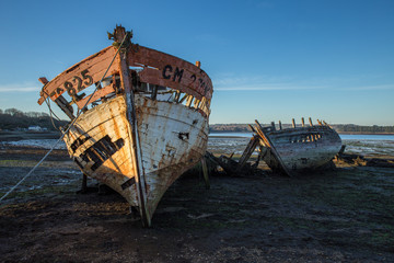 carcasses de vieux bateaux abandonnés, épaves
