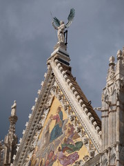 Fototapeta na wymiar La catedral de Siena, Duomo di Siena, es un templo de culto católico, de esta ciudad italiana. Está dedicada a Nuestra Señora de la Asunción.