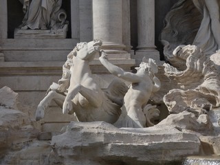 Fontana di Trevi, fuente monumentale del Barroco en Roma (Italia).