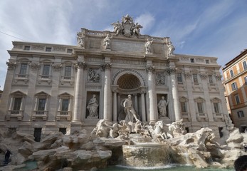 Fontana di Trevi, fuente monumentale del Barroco en Roma (Italia).