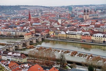 Würzburg, Main und winterliche Altstadt