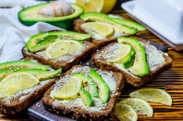 avocado and lemon sandwich