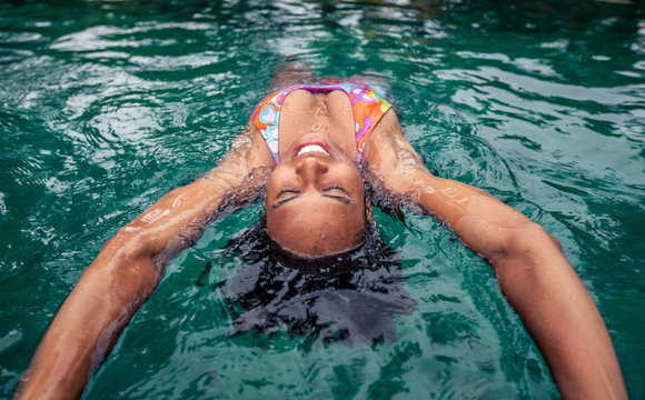 Afro american woman enjoying time in the swimming pool